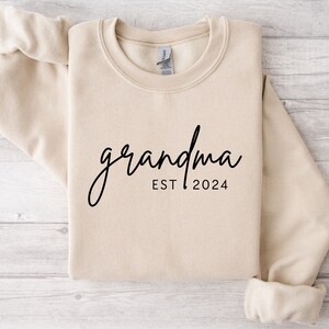 Customized Grandma Est Sweatshirt, Personalized Grandma Crewneck Sweater, Gift for Grandma, Nana Sweatshirt, Grandma Christmas Gift, Grandma
