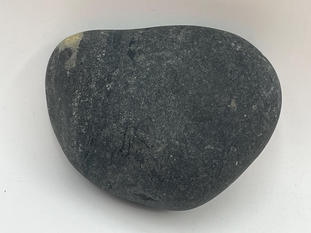 Black Lake Erie Stone – Smooth Heart-shaped Beach Rock - Etsy