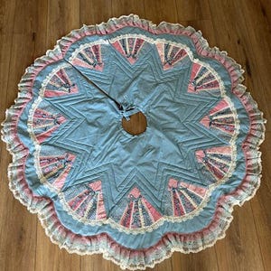 Handmade Quilted Christmas Tree Skirt with Lace  Patchwork Tree Design  Rustic Farmhouse Holiday Decor