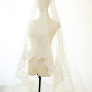 Voile cathédrale en dentelle de mariage romantique blanc ou ivoire longueur cathédrale une couche tulle bord de dentelle décoration voile de mariée avec peigne