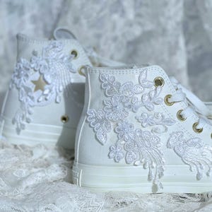Custom Wedding shoes/ White Flowers Pearls Sneakers for Bride/ Lace Wedding Reception Shoes/Personalized Bridal Sneaker LL