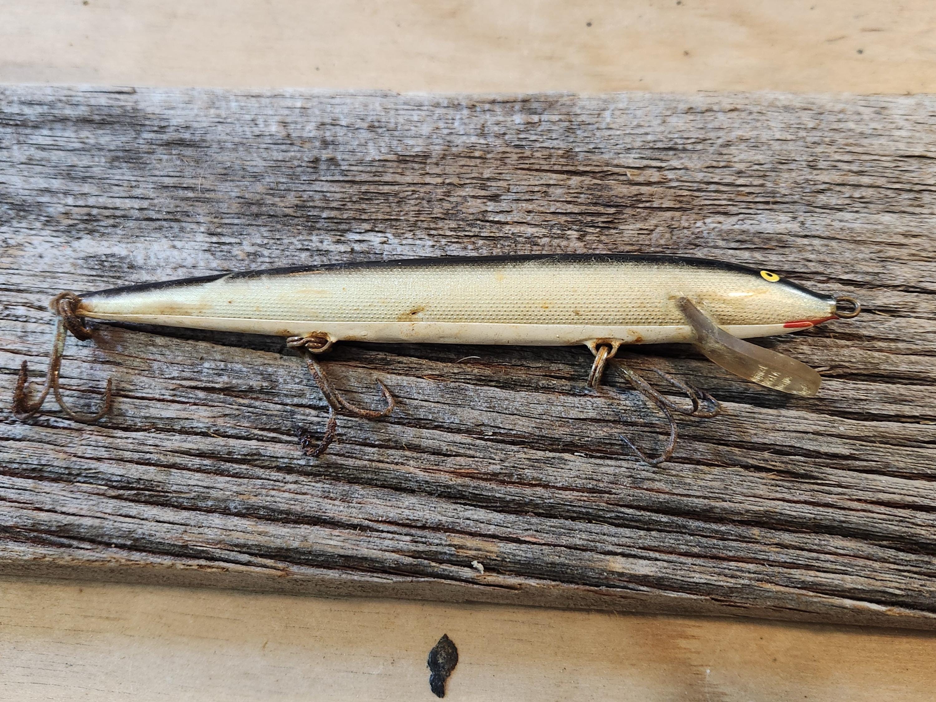 first fishing lures The Encyclopedia of Old Lures: Made in North America 000 pictures in preparing the historical stories for these books The Fishing Museum Online -