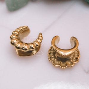 Textured Stainless Steel Saddle Gauges, Unique Ear Plugs