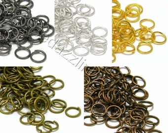 Puede incluir: Surtido de anillas de salto en varios acabados metálicos: negro, plateado, dorado y bronce. Las anillas de salto son pequeñas y redondas, perfectas para la elaboración de joyas.
