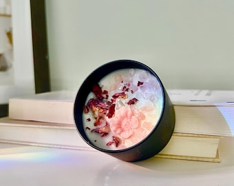 lontloze optie beschikbaar! Mystieke glow healing kaars. kristallen rozenkwarts, rozenblaadjes in pot. Kaars van 100% sojawas. Cadeau onder de 25.