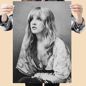 Póster de Stevie Nicks de los años 70: Impresión de arte mural de una diosa del rock vintage