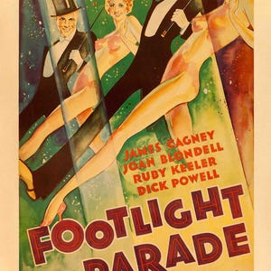 Puede incluir: Cartel de película vintage de "Footlight Parade" con James Cagney, Joan Blondell, Ruby Keeler y Dick Powell. El cartel tiene una combinación de colores verde, rojo y beige con figuras y texto estilizados.