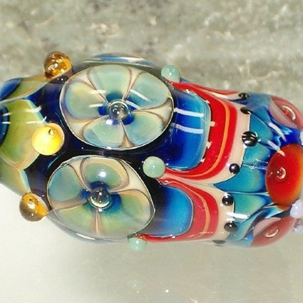 flower bed in blue and red, handmade glassbead SRA