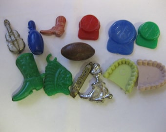 Vintage lot of 13 Loopless Gumball Charms Violin Teeth Hat Dog Boot Indian Knife Football