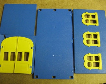 1980 VINTAGE LEGO FABULAND Lot Taxi Station Building Parts Curved Doors #128 Reduced Sale