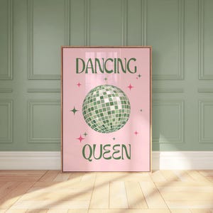 Impression numérique Dancing Queen rose et vert boule disco, affiche déco de dortoir universitaire preppy. Décoration murale boule à facettes rétro. Imprimables tendance.