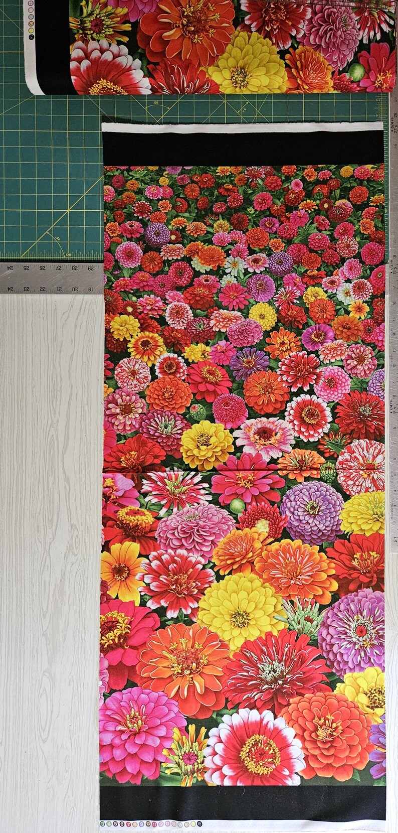 Tela con estampado floral de amapolas, color rojo, de algodón para patchwork, Timeless Treasures, cortada a medida, cortes continuos. Zinnias