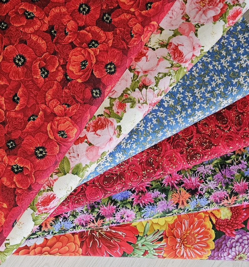 Tela con estampado floral de amapolas, color rojo, de algodón para patchwork, Timeless Treasures, cortada a medida, cortes continuos. imagen 1
