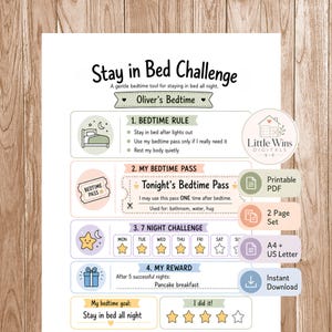 Op de afbeelding: Een printbare Stay in Bed Challenge-kaart voor kinderen met secties voor bedtijdregels, een bedtijdpas, een sterren-tracking-uitdaging voor zeven nachten en beloningsdoelen. Bevat iconen, tekst en het Little Wins Digitals-logo.
