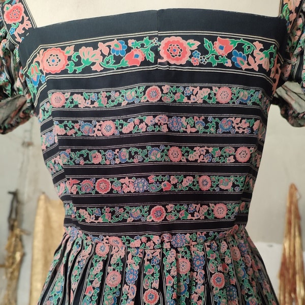 RARE Robe en mousseline de soie vintage de qualité musée des années 1930. Taille S/M