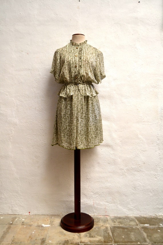 Gorgeous Vintage 1980's Delicate Floral Printed DR