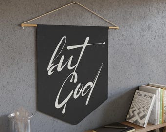 Puede incluir: Tapiz de pared negro y blanco con el texto "but God" escrito en una fuente estilizada.