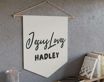 Gepersonaliseerde banner 'Jesus Loves [Name]': christelijke kinderkamerdecoratie