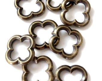 De-stash: 8 pcs Quatrefoil Connector Link Charms by TierraCast in Antiqued Brass Finish, 16mm