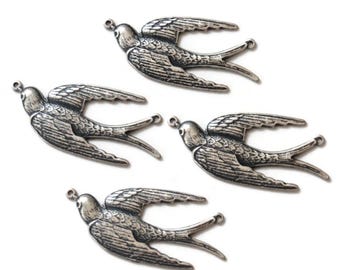 De-stash: 4 pcs Flying Swallow Bird Charm, Antiqued Silver, 2 loops