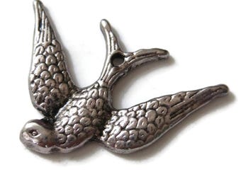 De-stash: 4 pcs Flying Swallow Bird Charm, Antiqued Silver, 24mm x 17mm