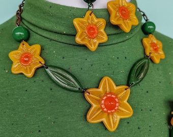 New style! Dreaming of Daffodils 1940s inspired necklace and earrings - bakelite Spring style by Luxulite