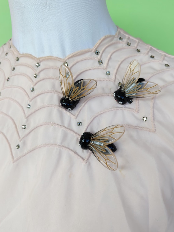 Fly brooch - novelty 1940's bakelite fakelite style insect pin by Luxulite