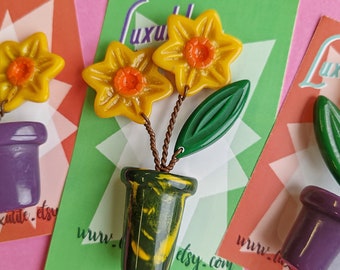 New! Dreaming of Daffodils 1940s inspired flower pot brooch - bakelite spring style by Luxulite