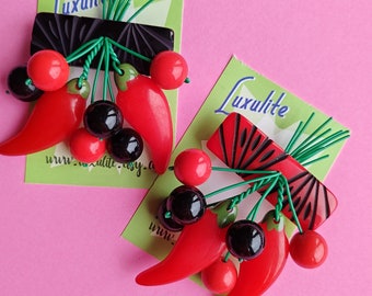 Red Hot Chillis! Red or black 1940s 50s carved bakelite fakelite style novelty Chilli cascade brooch by Luxulite