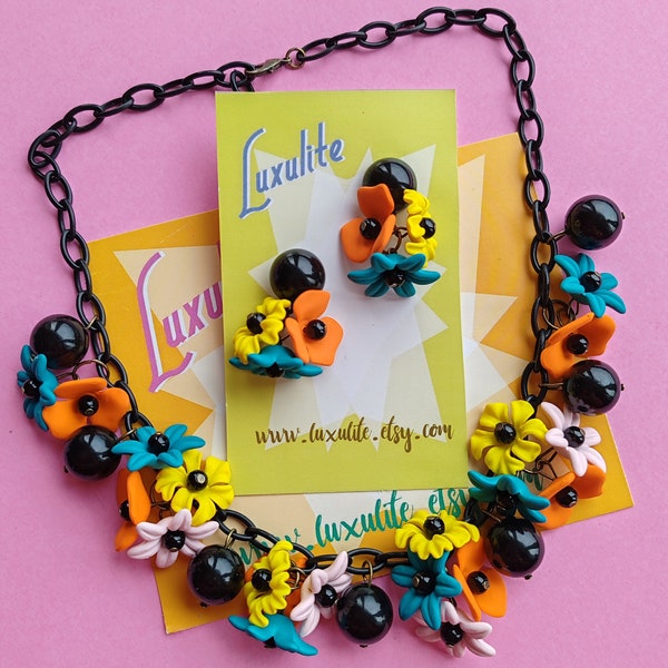 Spring Sweetheart! 1940s inspired flower bouquet necklace - bakelite style by Luxulite