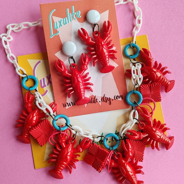 Lucky Lobsters! - Red and blue Beachcomber 50s vintage style lobster necklace handmade by Luxulite