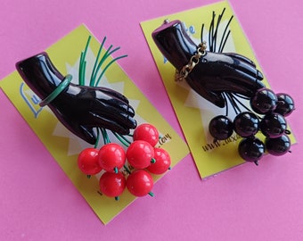 New! 1940s inspired black cherries bouquet hand brooch - bakelite style by Luxulite