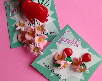 Spring Sweetheart! 1940s inspired hand and flower bouquet brooch - red and pink bakelite style by Luxulite