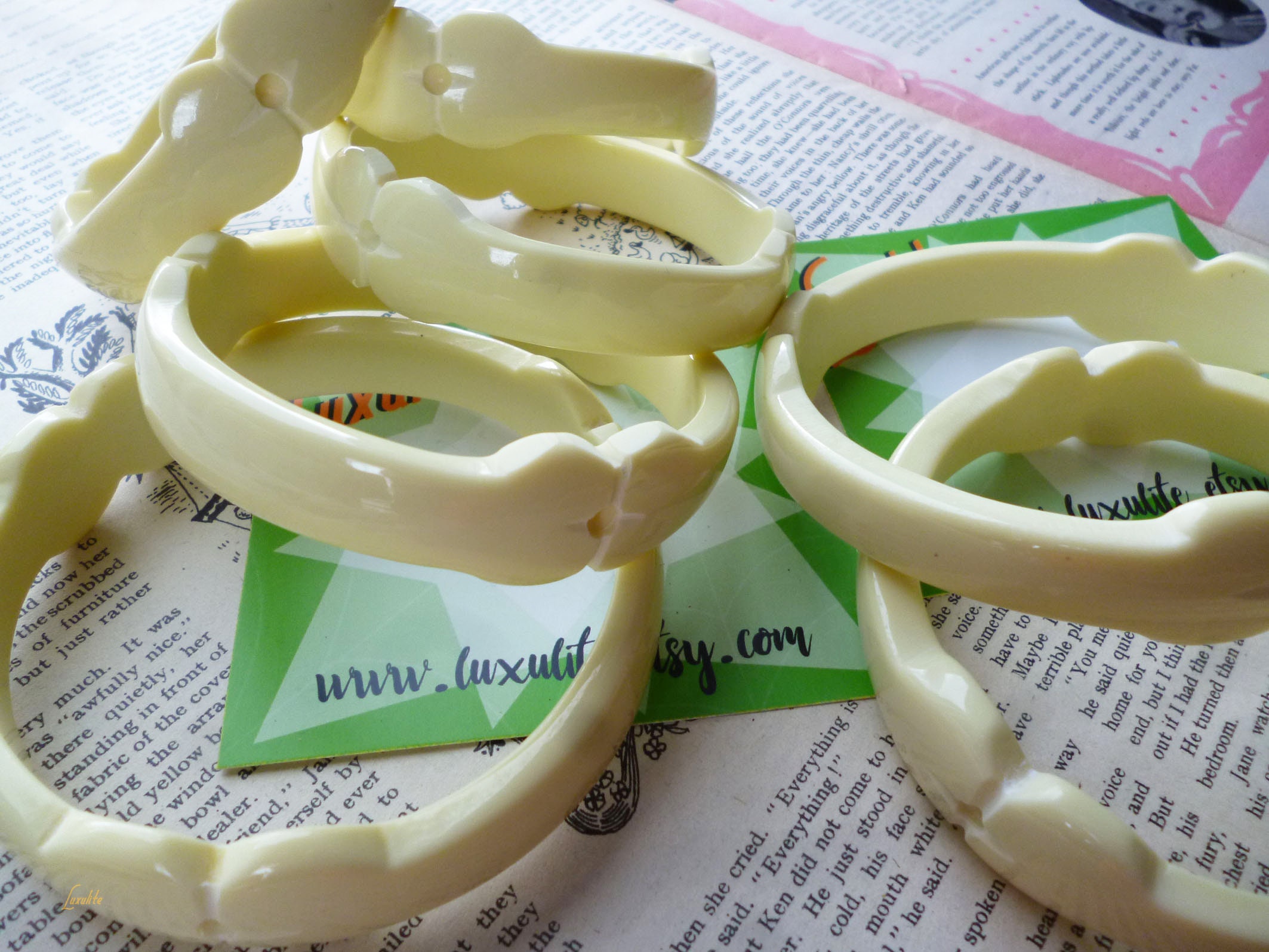 Dem Bones! Novelty Halloween bone shaped bangle - standard or wide fi…