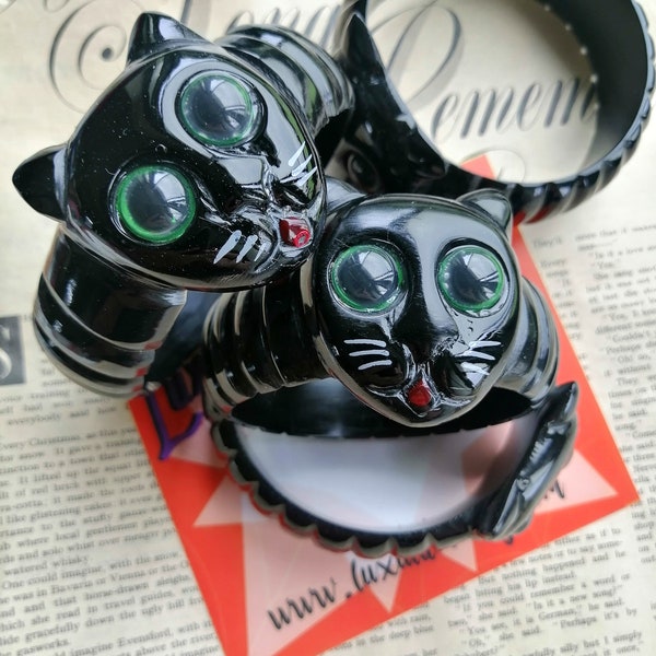 Big Cat Bangle!  Vintage-inspired bakelite fakelite Halloween cat bangle- 1940's 50's style by Luxulite