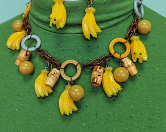 Bountiful Bananas- Chunky statement 1940s 50s  bakelite fakelite style novelty banana necklace by Luxulite