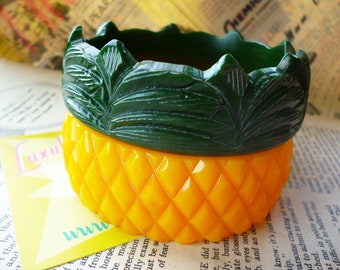 Pineapple Bangles!  Vintage-inspired bakelite fakelite 2 part bangle- 1940's 50's style by Luxulite