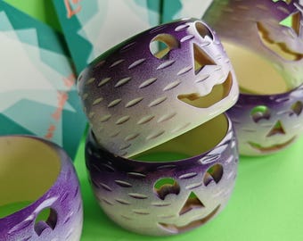 ¡Pulsera Happy Turnip! Pulsera de Halloween de baquelita de imitación inspirada en el estilo vintage de los años 40 y 50, de Luxulite.