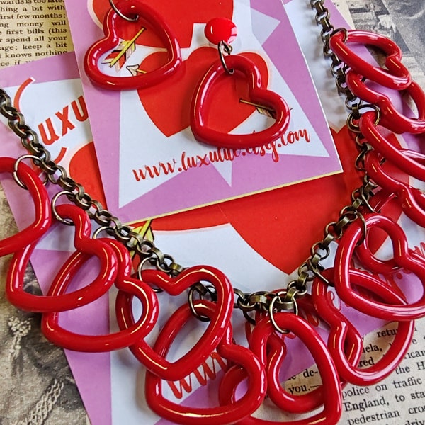 Kette der Herzen - Luxulite Valentines rote Herzen Halskette. Vintage Bakelit inspiriert