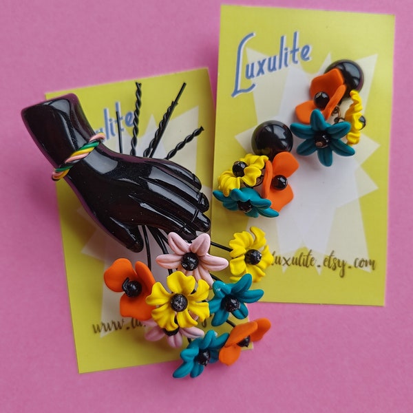 Spring Sweetheart! 1940s inspired hand and flower bouquet brooch - bakelite style by Luxulite