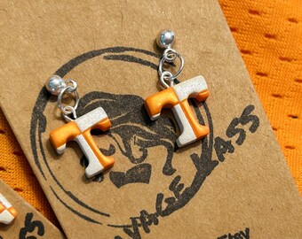 Pendientes colgantes metálicos Power T / Chapados en plata u oro