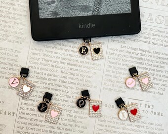 Personlig Kindle-berlock: Initial dammplugg, boktillbehör