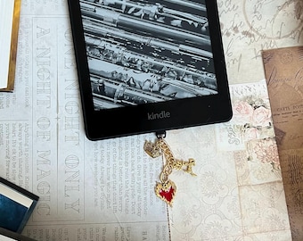 Throne of Glass Kindle Charm: Bookish Dust Plug