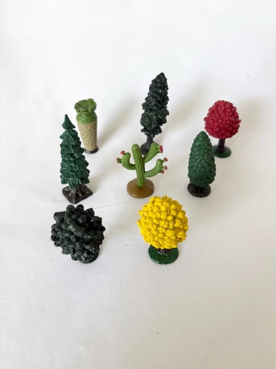 Montessori Tree Figurines Set of 8 Realistic Plastic Miniature Trees | Nature Awakening for Children from 3 Years Old | Sensory Educational Game
