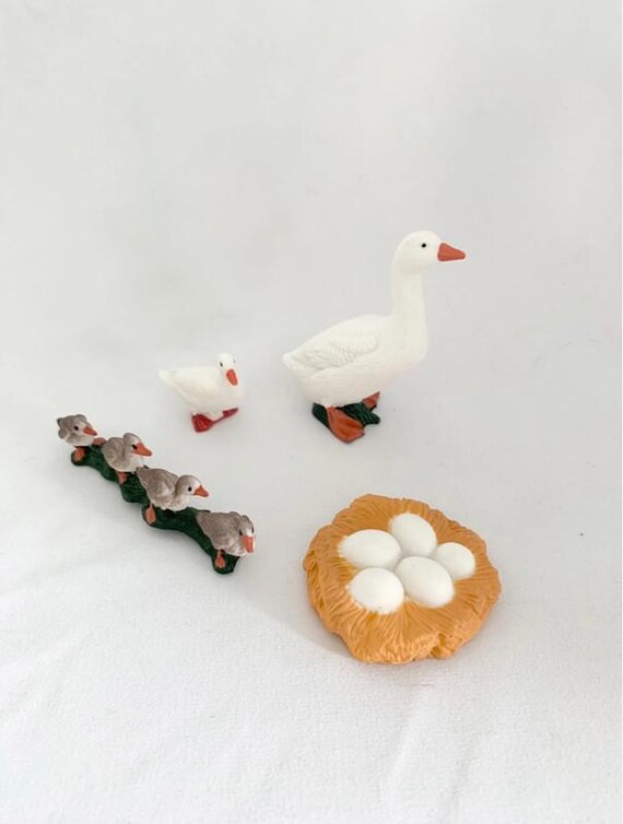 Montessori - Duck Life Cycle Figures - Wooden Tray - Nature Discovery - France