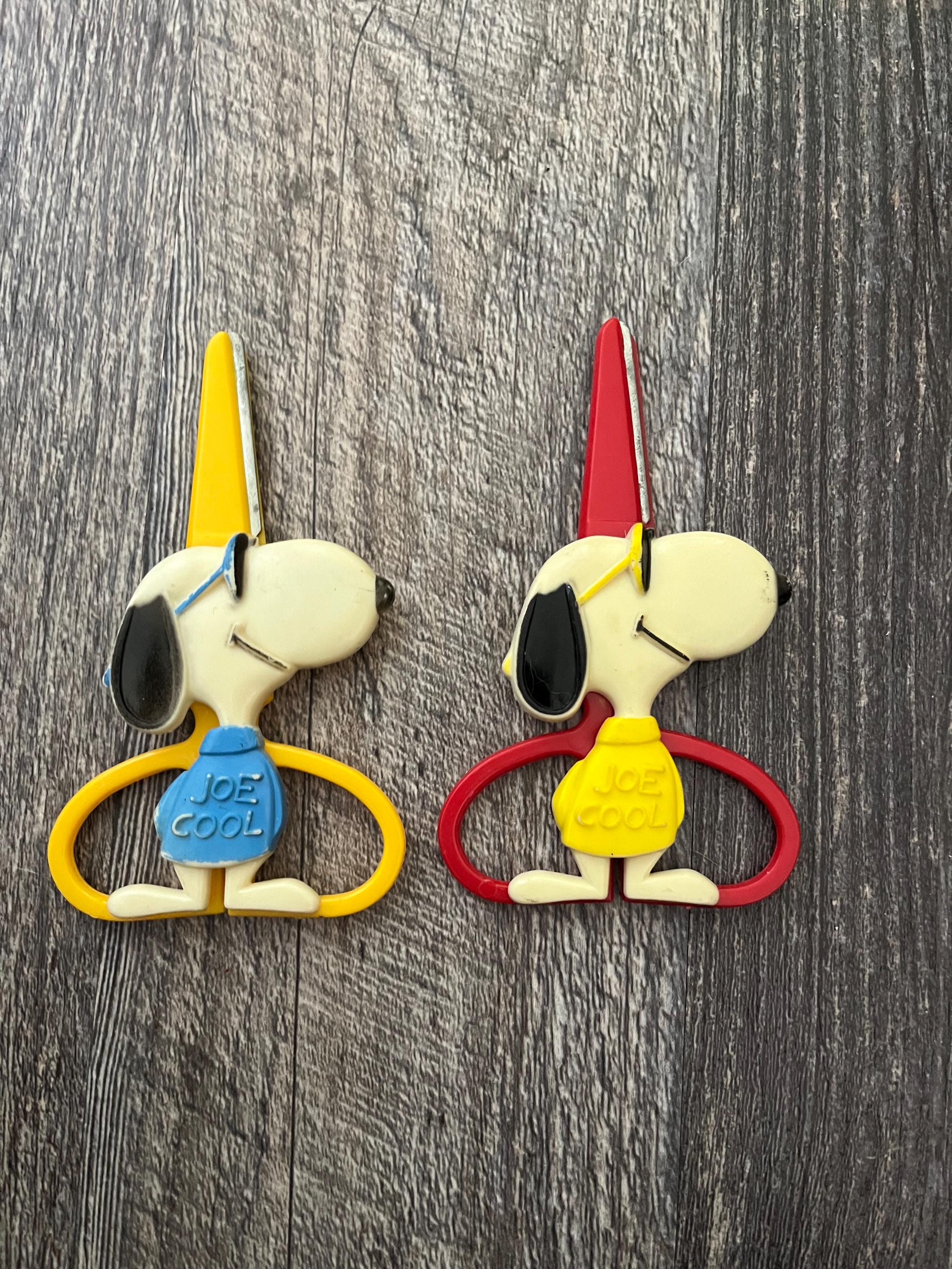 Vintage 1971 Peanuts Snoopy Joe Cool Kids Scissors. Pre Owned Nice