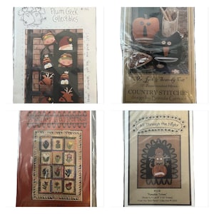 以下が含まれることがあります： キルトや縫製のプロジェクトのための4つの異なるクラフトパターン。パターンは、かぼちゃ、猫、雪だるま、花柄のキルトブロックなど、さまざまなデザインを特徴としています。パターンはすべて、Plum Creek CollectiblesとCountry Stitchesによるものです。