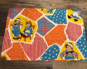 Vintage Raggedy Ann and Andy pillowcase. Preowned good condition approximately 28“ x 20“