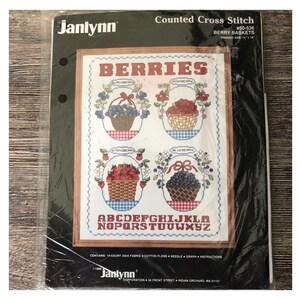 ヴィンテージ クロスステッチ キット。Janlynn ベリー バスケット クロスステッチ。中古。未開封。キット #50-536 完成サイズ 14”x 18” 1988