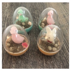 Diorama vintage fait main. Oeufs en plastique dur miniatures floqués Animaux de Pâques, nid d'oiseaux, œufs. VOUS CHOISISSEZ !